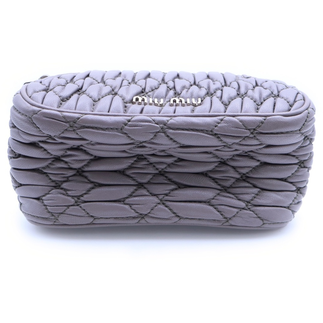 MIU MIU(ミュウミュウ)のmiumiu ミュウミュウ ミラー付き メイクポーチ 収納 ケース ライトパープル レザー シルバー金具 レディースのアクセサリー(その他)の商品写真