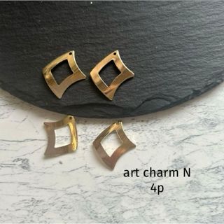 art charm N