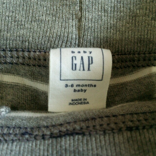 babyGAP(ベビーギャップ)のbabyGAP ボーダー パンツ 60cm キッズ/ベビー/マタニティのベビー服(~85cm)(パンツ)の商品写真
