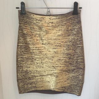 ビーシービージーマックスアズリア(BCBGMAXAZRIA)のゴールド タイトスカート(ミニスカート)