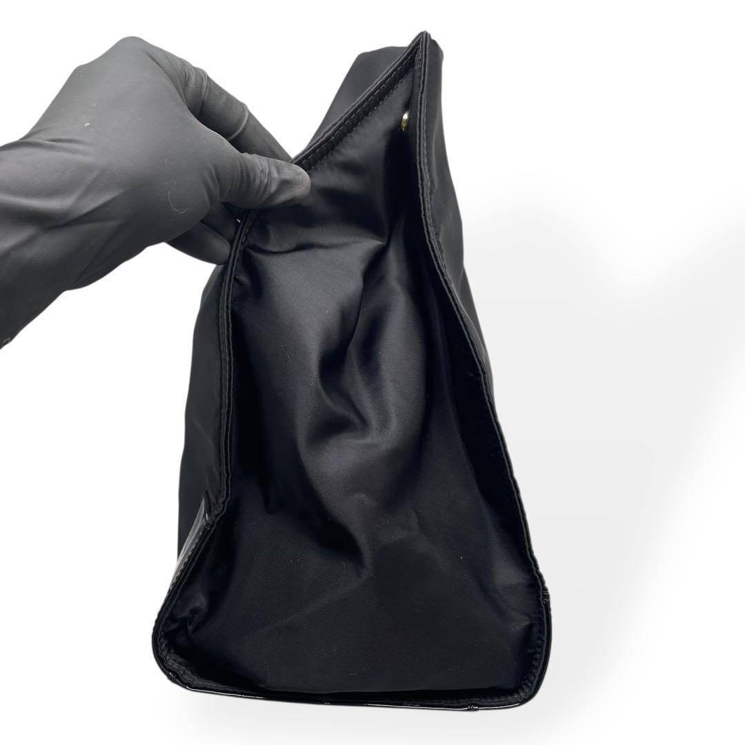 Tory Burch(トリーバーチ)の美品　Tory Burch トリーバーチ　トートバッグ　大容量　ブラック　エラ レディースのバッグ(トートバッグ)の商品写真