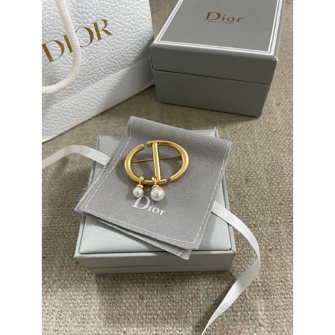 Christian Dior(クリスチャンディオール)のディオール  ゴールド パール  ブローチ  レディースのアクセサリー(ブローチ/コサージュ)の商品写真