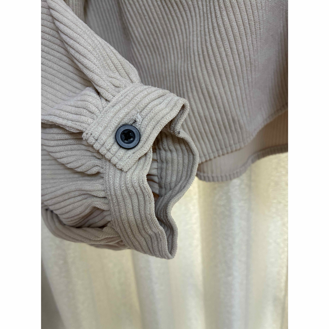 コーデュロイ風 ショート丈 シャツジャケット ベージュ M レディースのトップス(シャツ/ブラウス(長袖/七分))の商品写真