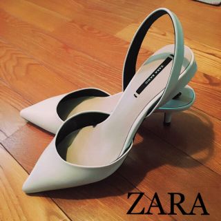 ザラ(ZARA)のZARA♡ホワイトパンプス(ハイヒール/パンプス)