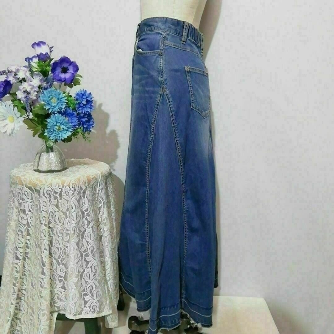 a.v.v(アーヴェヴェ)の美品　アー・ヴェ・ヴェ　スタンダード　ロングデニムスカート　Ｓサイズ レディースのスカート(ロングスカート)の商品写真