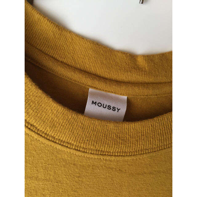 moussy(マウジー)のmoussy  イエローTシャツ レディースのトップス(Tシャツ(半袖/袖なし))の商品写真