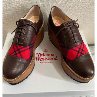 Vivienne Westwood - Vivienne Westwood 厚底ブラウン赤チェック　ゴルフ新品