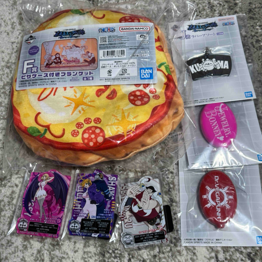 ONE PIECE(ワンピース)の一番くじ　ワンピース　F賞 ピザケース付ブランケット　I賞 ACLLECT J賞 エンタメ/ホビーのアニメグッズ(その他)の商品写真