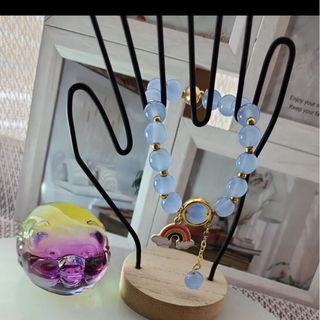 ⑯瑠璃ガラス・カラフルビーズブレスレット 水色 レインボーチャーム付き内径小さめ