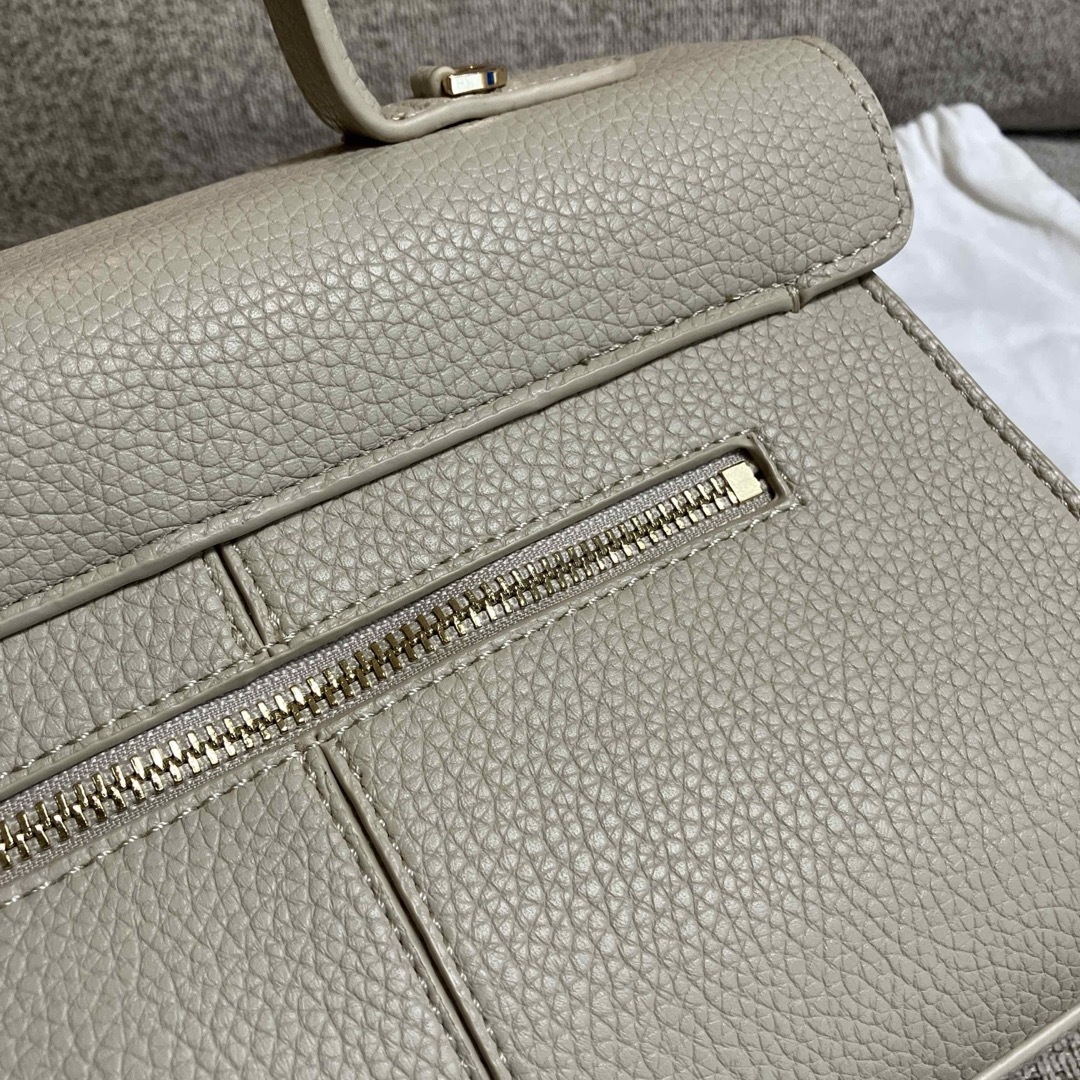 美品 CAFUNÉ カフネ ミディアムスタンス スモーク バッグ スタンスバッグ レディースのバッグ(ハンドバッグ)の商品写真