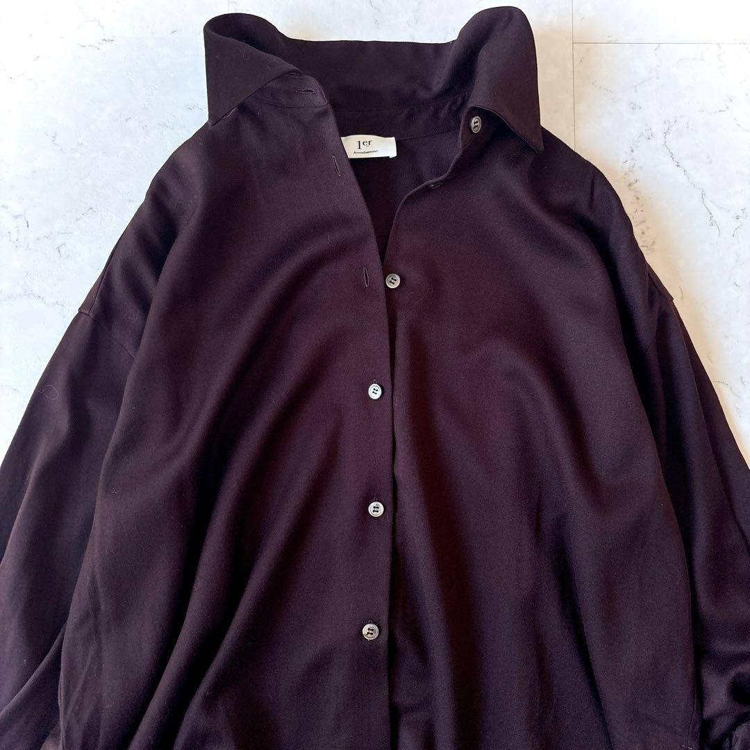 1er Arrondissement(プルミエアロンディスモン)の美品 プルミエ アロンディスモン ウールサテン オーバーサイズ シャツ ワイン レディースのトップス(シャツ/ブラウス(長袖/七分))の商品写真