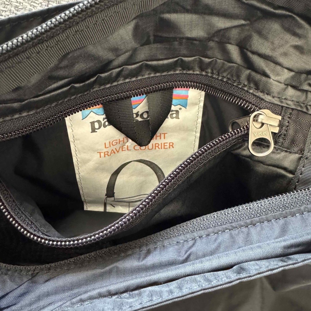 パタゴニア ショルダーバッグ ライトウェイトトラベルクーリエ メンズのバッグ(ショルダーバッグ)の商品写真