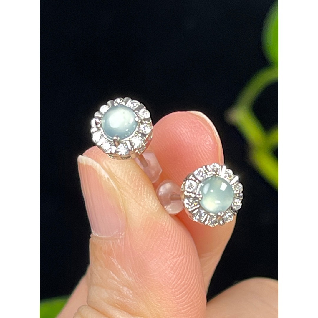 ミャンマー産本翡翠ピアス シンプルでおしゃれ1053 レディースのアクセサリー(ピアス)の商品写真