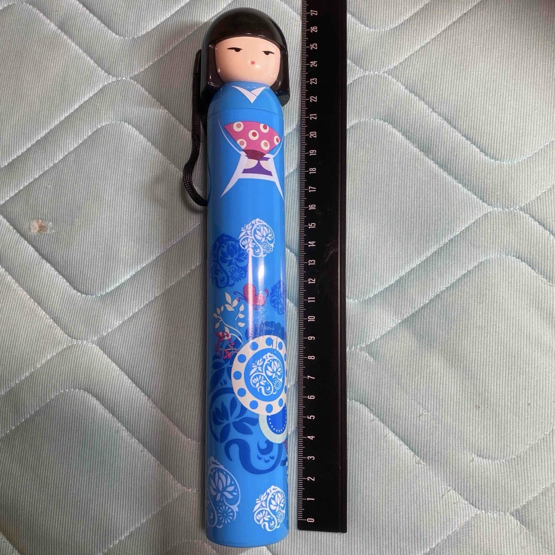 新品　未使用品　折りたたみ傘　こけし型ケース入り レディースのファッション小物(傘)の商品写真