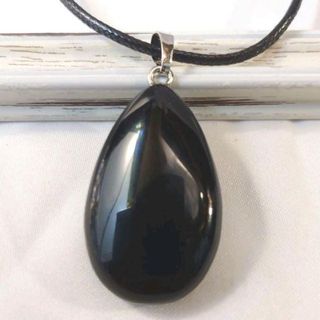 【魔除け】漆黒のブラックアゲート、黒瑪瑙のしずく型ネックレス、ペンダント