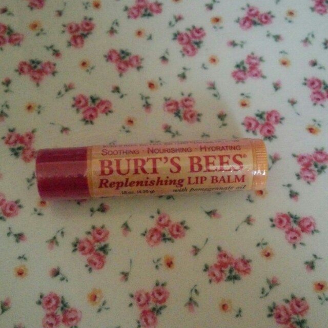 BURT'S BEES(バーツビーズ)の新品未開封 BURT'S BEES コスメ/美容のベースメイク/化粧品(その他)の商品写真