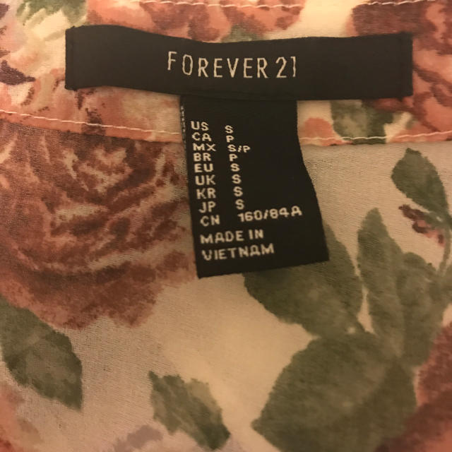 FOREVER 21(フォーエバートゥエンティーワン)の【今期商品】フラワープリントロングカーディガン レディースのトップス(カーディガン)の商品写真