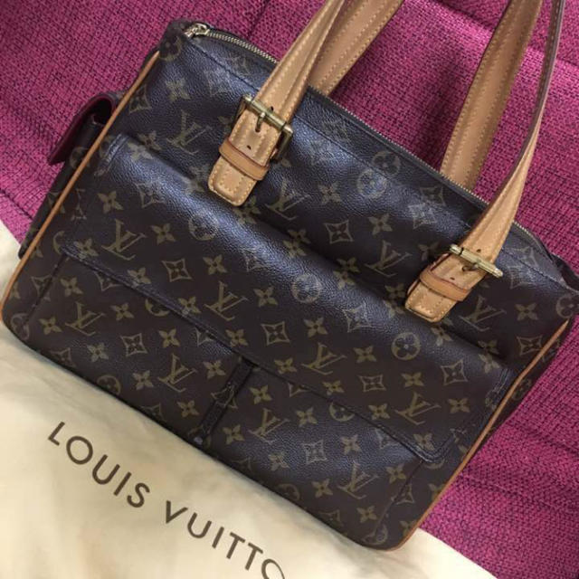 LOUIS VUITTON(ルイヴィトン)のＹRＹN♡burr様専用 ルイヴィトン ミュルティプリ シテ 確実正規品 レディースのバッグ(ショルダーバッグ)の商品写真