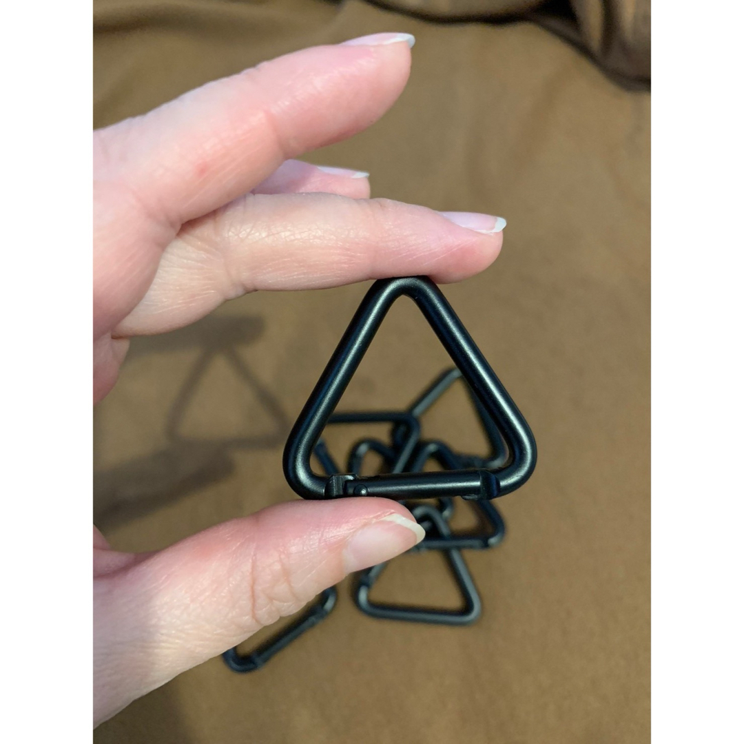 三角カラビナ 18個 タープ キャンプ  テント アウトドア カラビナ 設置  スポーツ/アウトドアのアウトドア(登山用品)の商品写真