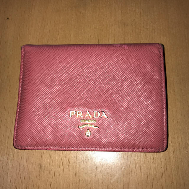 PRADA(プラダ)のlily様専用！早い者勝ち！！PRADA❤️ミニ財布 レディースのファッション小物(財布)の商品写真