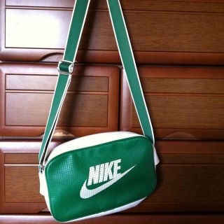 ナイキ(NIKE)のＮＩＫＥショルダーバッグ(ショルダーバッグ)