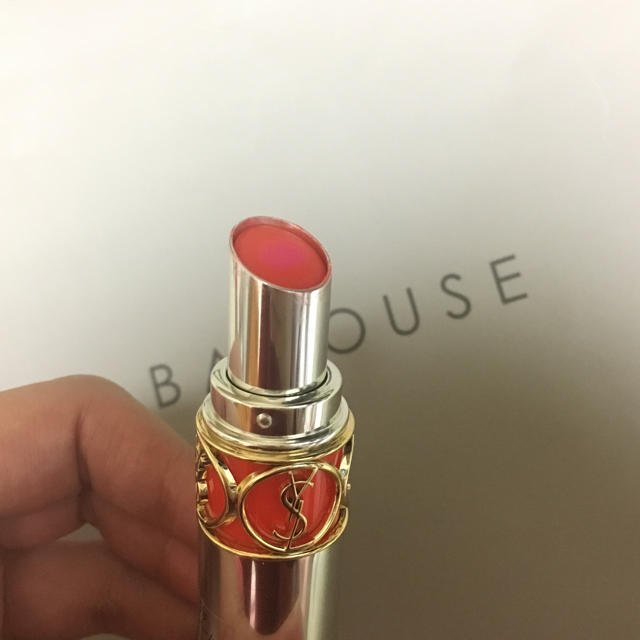 Yves Saint Laurent Beaute(イヴサンローランボーテ)のイヴサンローラン ヴォリュプテティントインバーム 8  キャッチミーオレンジ コスメ/美容のベースメイク/化粧品(口紅)の商品写真