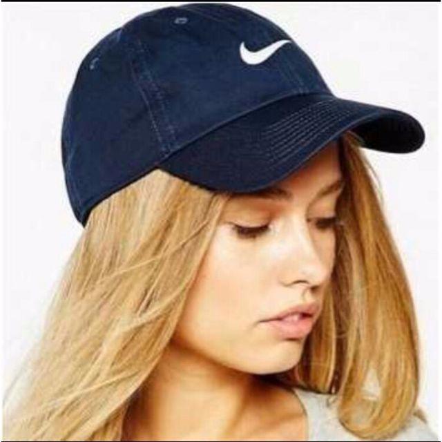 NIKE(ナイキ)の新品 Nike ナイキ 男女兼用 スウォッシュ Cap 紺 送料込 レディースの帽子(キャップ)の商品写真