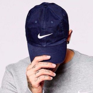 ナイキ(NIKE)の新品 Nike ナイキ 男女兼用 スウォッシュ Cap 紺 送料込(キャップ)