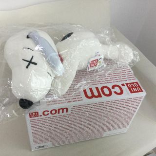 スヌーピー(SNOOPY)の【新品】スヌーピー　ぬいぐるみ Ｍ カウズ ユニクロ ピーナッツ    (ぬいぐるみ)