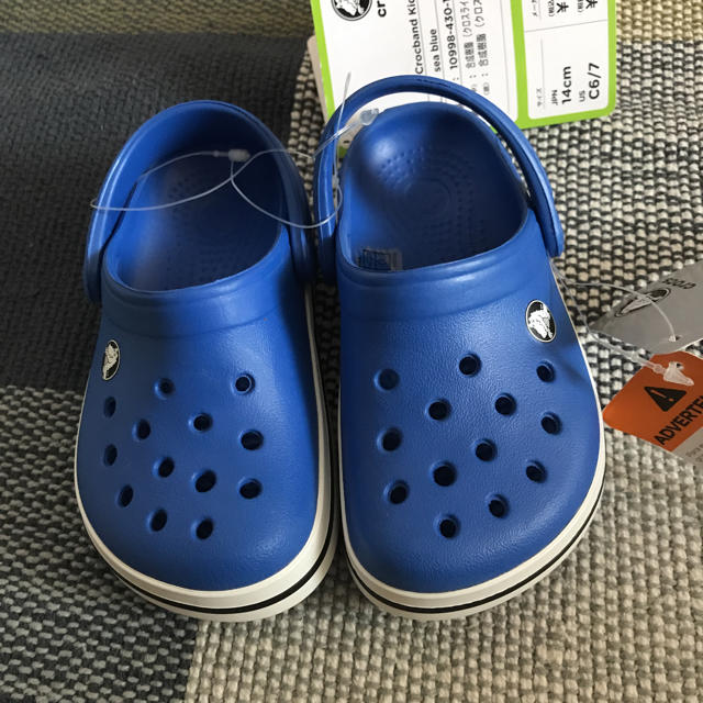 crocs(クロックス)の新品タグ付き クロックス 14cm キッズ/ベビー/マタニティのベビー靴/シューズ(~14cm)(サンダル)の商品写真