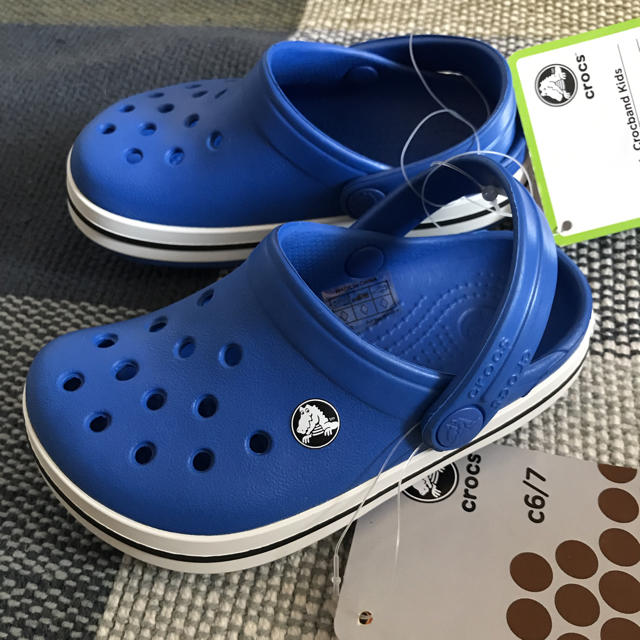 crocs(クロックス)の新品タグ付き クロックス 14cm キッズ/ベビー/マタニティのベビー靴/シューズ(~14cm)(サンダル)の商品写真