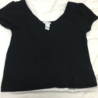 フォーエバートゥエンティーワン(FOREVER 21)のショート丈黒Tシャツ(Tシャツ(半袖/袖なし))