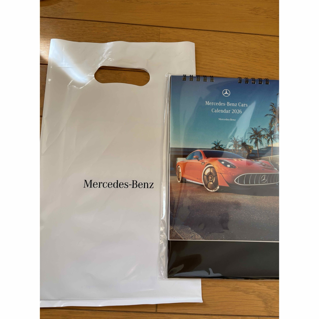 Mercedes-Benz(メルセデスベンツ)のメルセデスベンツ　ノベルティ2026卓上カレンダー エンタメ/ホビーのコレクション(ノベルティグッズ)の商品写真