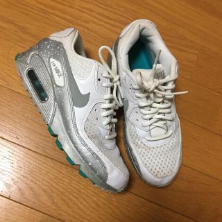 ナイキ(NIKE)のナイキ エアマックス 白シルバー  23.5(スニーカー)