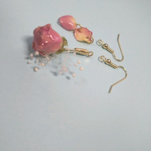 flower(フラワー)のharu様専用rose and petals earring ハンドメイドのアクセサリー(イヤリング)の商品写真