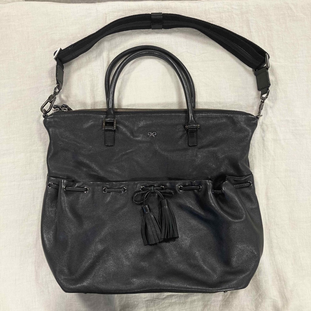 ANYA HINDMARCH(アニヤハインドマーチ)のショルダートート　本革　ブラック レディースのバッグ(ショルダーバッグ)の商品写真