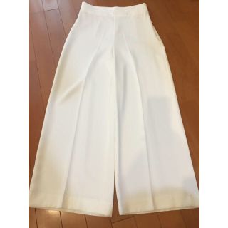 ザラ(ZARA)のZARA  ホワイトワイドパンツ(カジュアルパンツ)