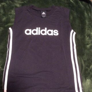 アディダス(adidas)のadidas(Tシャツ/カットソー)