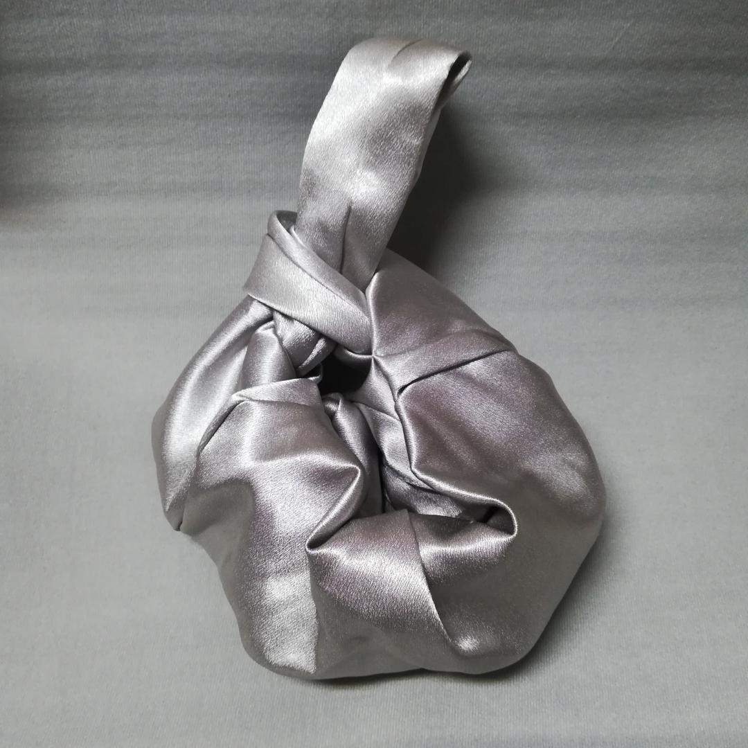 アンドレスド パーティーバッグ コロンフォルムバッグ シルバー ワンハンドル レディースのバッグ(ハンドバッグ)の商品写真