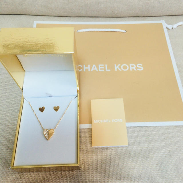 Michael Kors(マイケルコース)の新品♡MICHAEL KORS ネックレス ピアスセット！ゴールド レディースのアクセサリー(ネックレス)の商品写真