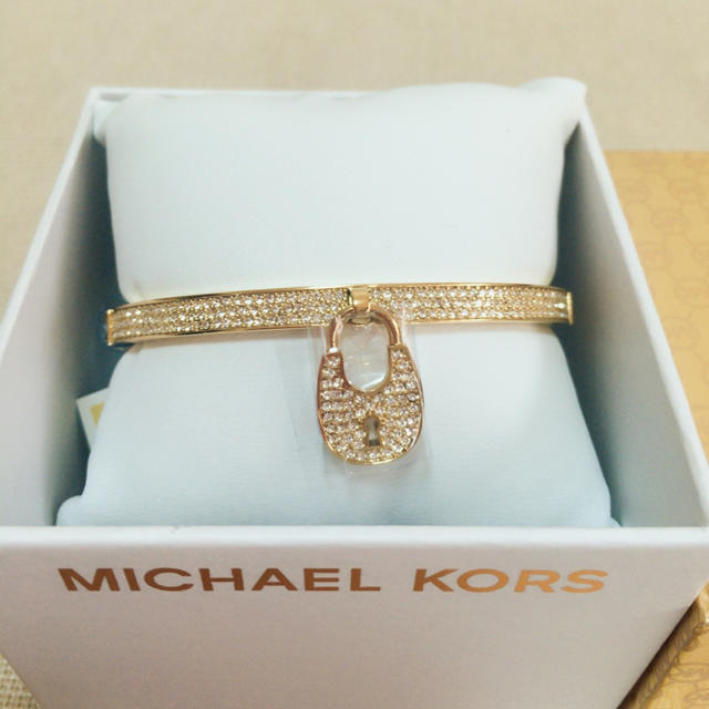 Michael Kors(マイケルコース)の新品♡MICHAEL KORS バングル ゴールド レディースのアクセサリー(ブレスレット/バングル)の商品写真