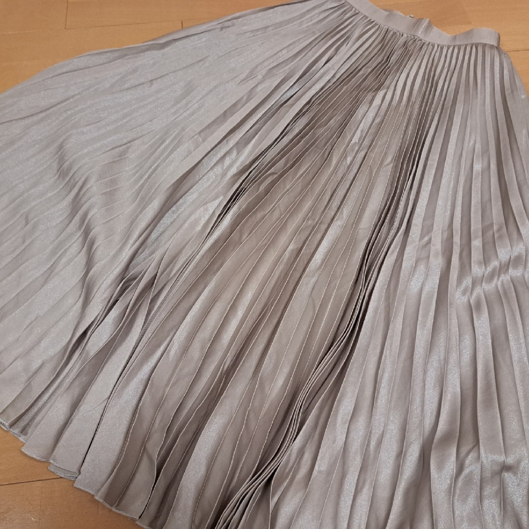 eimy istoire(エイミーイストワール)のSheller　メタリックプリーツスカート　ベージュ レディースのスカート(ロングスカート)の商品写真