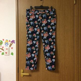 バックナンバー(BACK NUMBER)の新品同様 バックナンバー フラワー柄 ストレッチパンツ クロップドパンツ(クロップドパンツ)