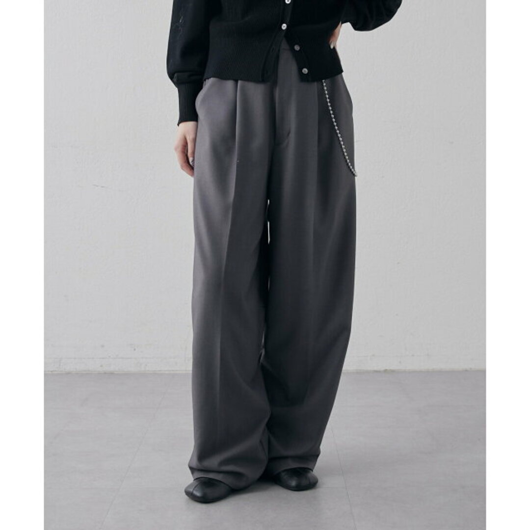 PAL GROUP OUTLET(パルグループアウトレット)の【グレー】【38】【Lui's】後ろ切替チェーン付きスラックスパンツ レディースのパンツ(その他)の商品写真