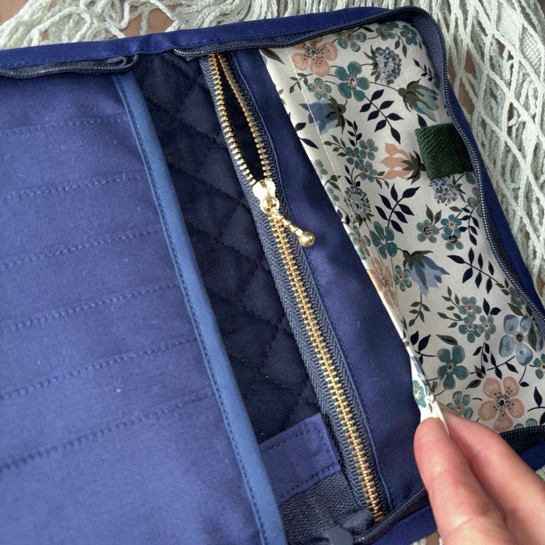 母子手帳ケース　通帳ケース　マルチケース キッズ/ベビー/マタニティのマタニティ(母子手帳ケース)の商品写真