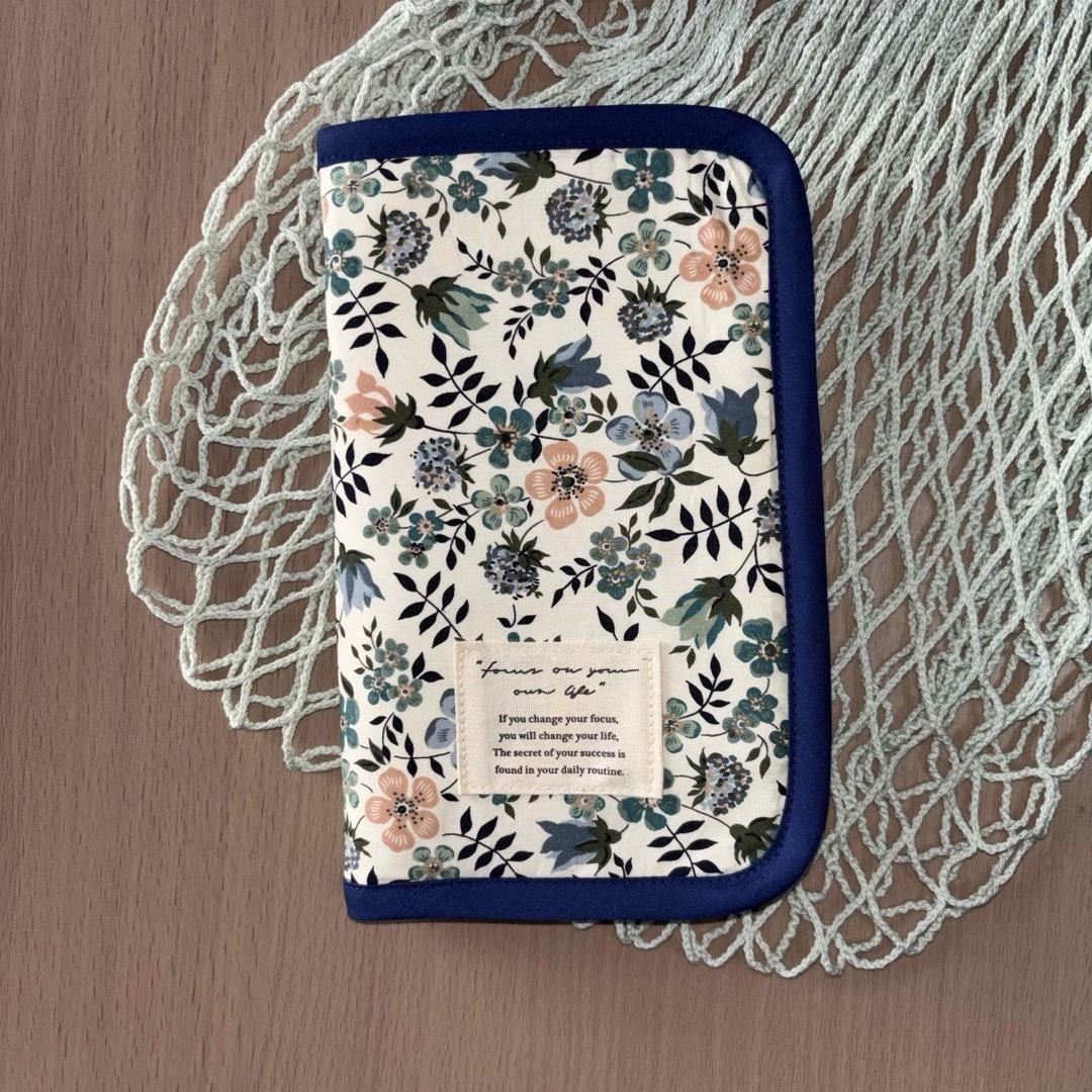 母子手帳ケース　通帳ケース　マルチケース キッズ/ベビー/マタニティのマタニティ(母子手帳ケース)の商品写真