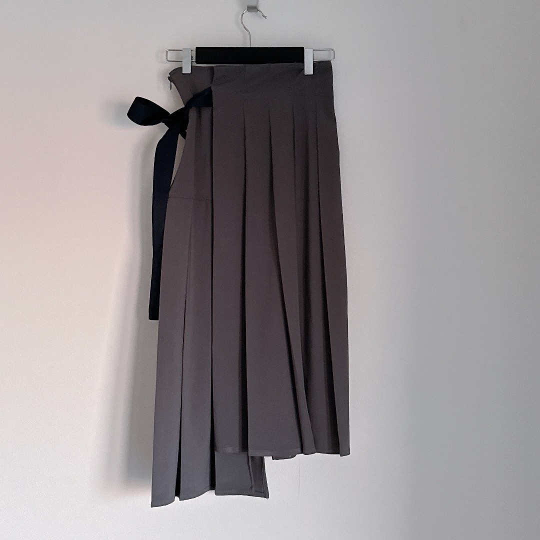 LE CIEL BLEU(ルシェルブルー)のLE CIEL BLUE グレープリーツスカート　ルシェルブルー　ロングスカート レディースのスカート(ロングスカート)の商品写真