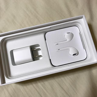 アップル(Apple)のiPhone7充電器&イヤホン(バッテリー/充電器)