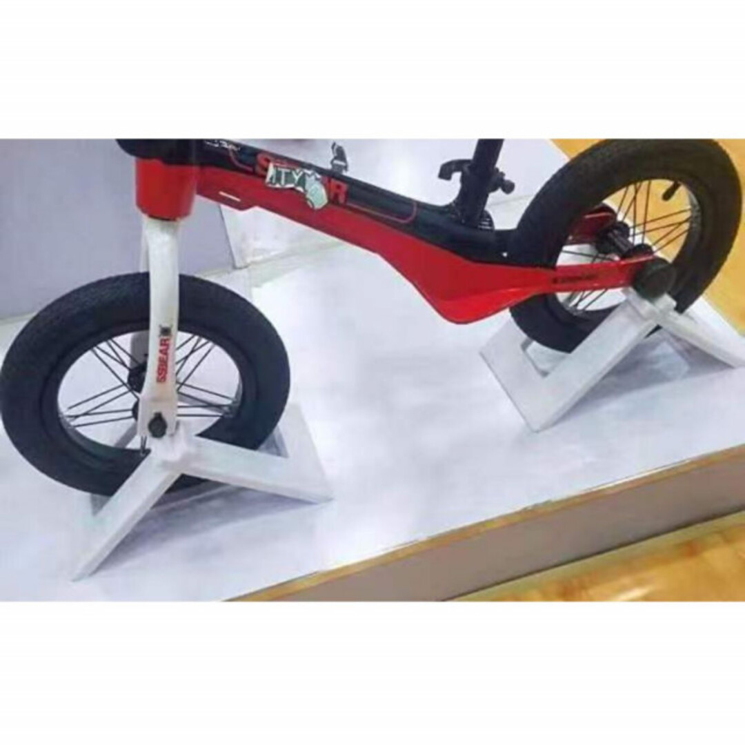 2個セット ストライダー スタンド 子供 自転車 キックバイク バランスバイク キッズ/ベビー/マタニティの外出/移動用品(自転車)の商品写真