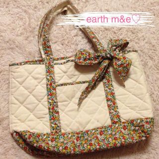 アースミュージックアンドエコロジー(earth music & ecology)のearth m&e＊花柄ﾄｰﾄﾊﾞｯｸﾞ(トートバッグ)